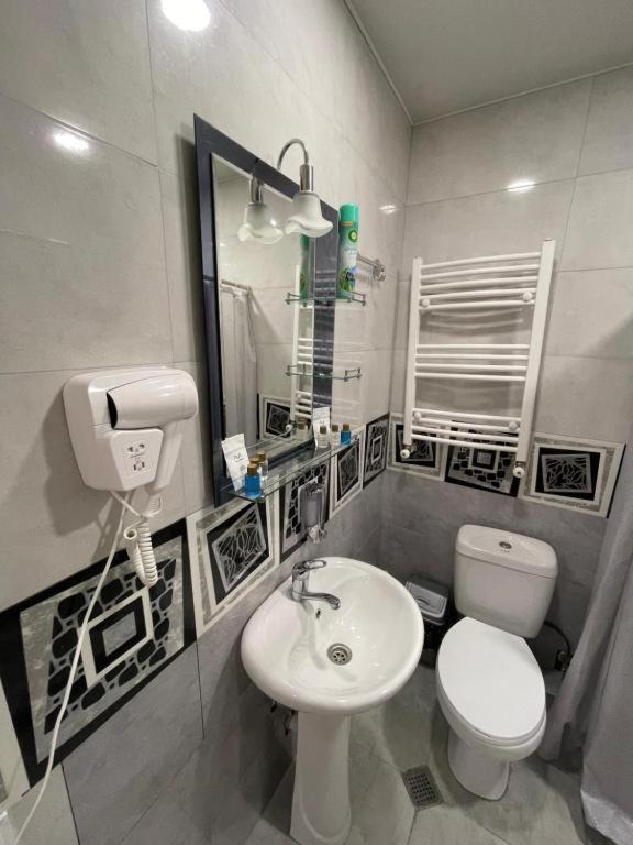 AA Hotel Tbilisi Buitenkant foto